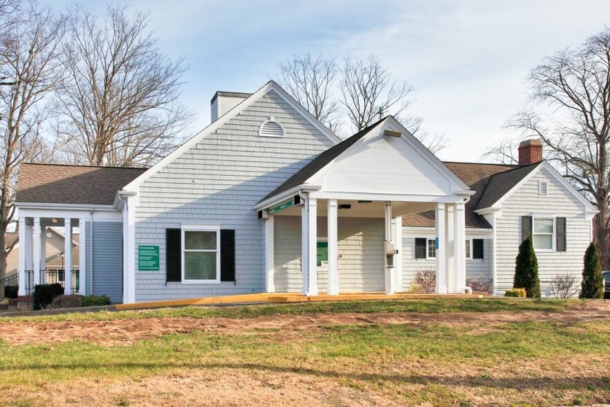 156 E Main St, Clinton, CT for sale - Primary Photo - Image 1 of 1