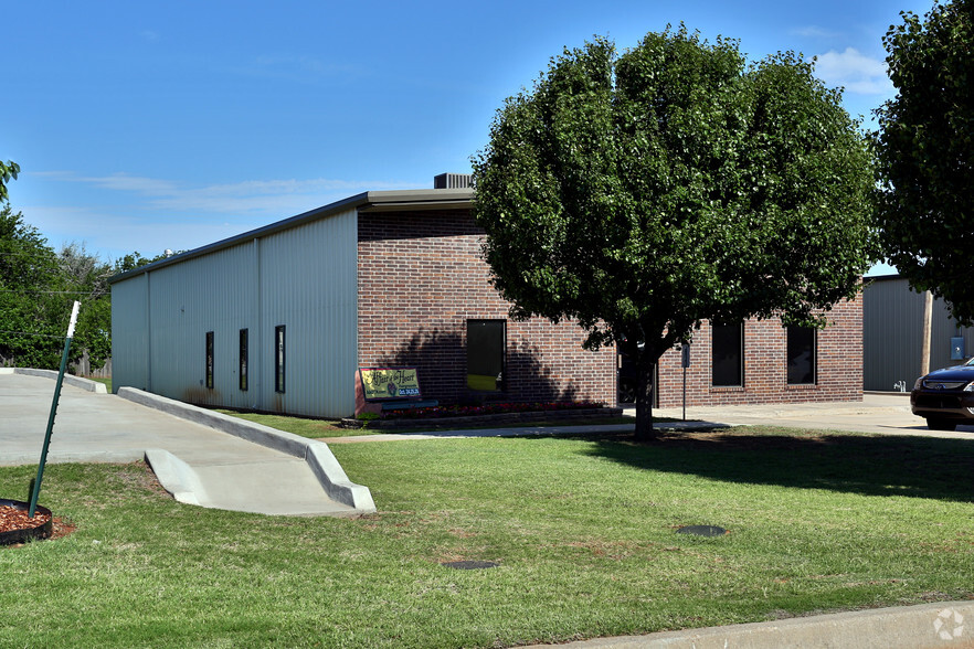 8409 Gateway Ter, Oklahoma City, OK for lease - Building Photo - Image 2 of 6