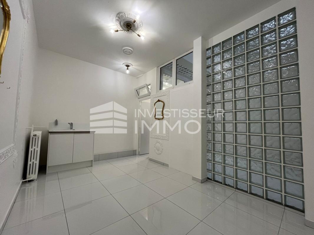 Office in Paris for lease Interior Photo- Image 1 of 15