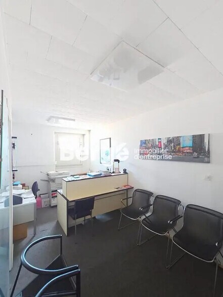 Office in Cannes for lease - Interior Photo - Image 2 of 4