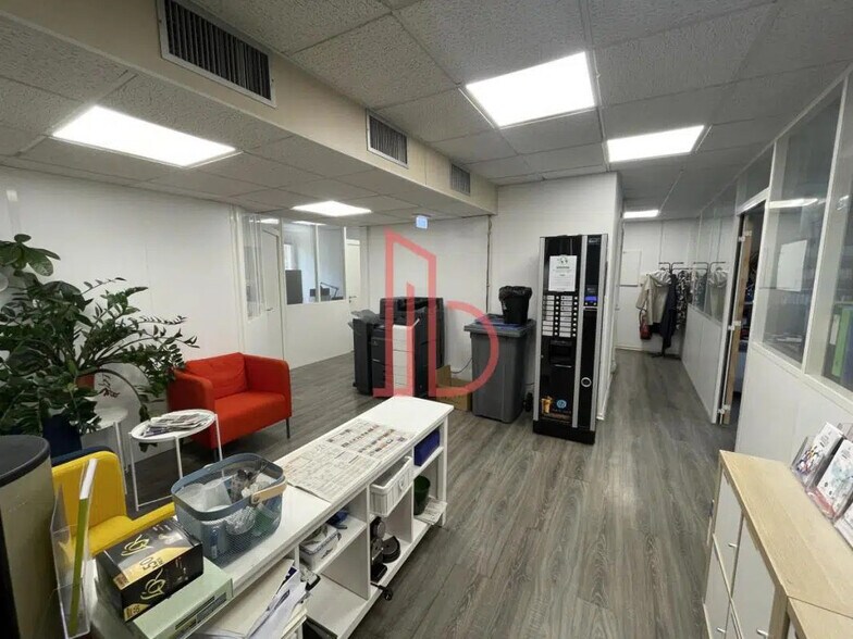 Office in Bordeaux for lease - Interior Photo - Image 2 of 5