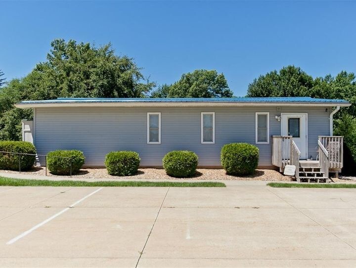 2700 33rd Ave SW, Cedar Rapids, IA 52404