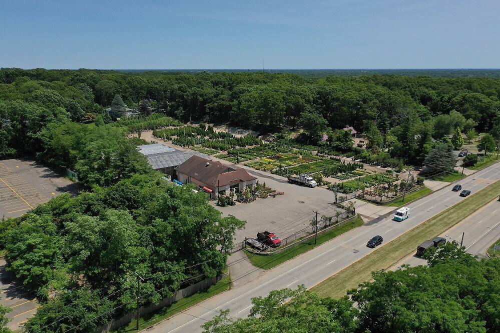 470 Deer Park Rd, Dix Hills, NY 11746