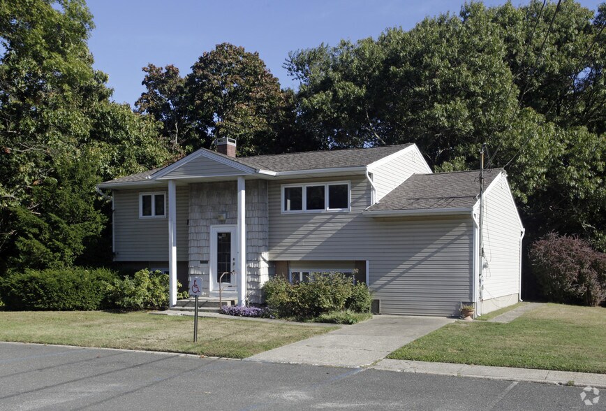 48 Nesconset Hwy, Port Jefferson Station, NY for sale - Building Photo - Image 1 of 1