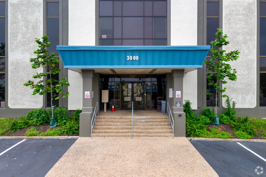 3000 S IH-35, Austin, TX for lease - Building Photo - Image 3 of 5