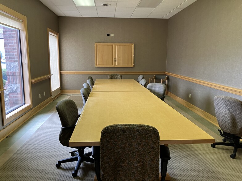 4177 Fashion Square, Saginaw, MI for lease - Interior Photo - Image 2 of 11