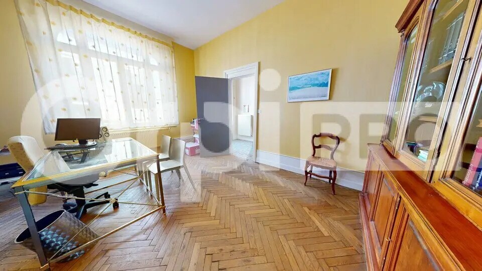 Flex in Arras for sale Interior Photo- Image 1 of 13