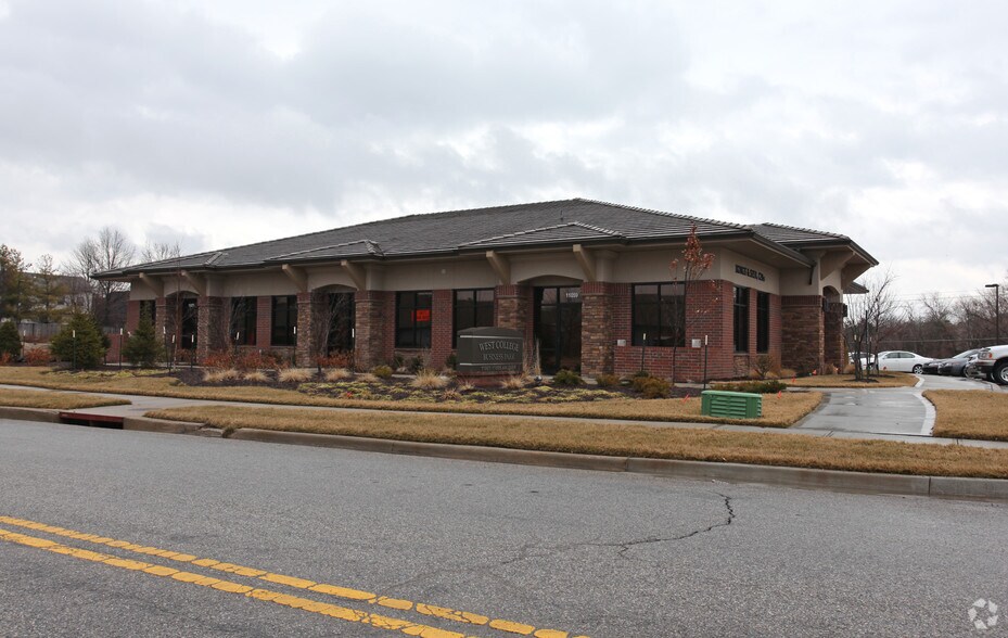 1105911071 Hauser St, Lenexa, KS 66210