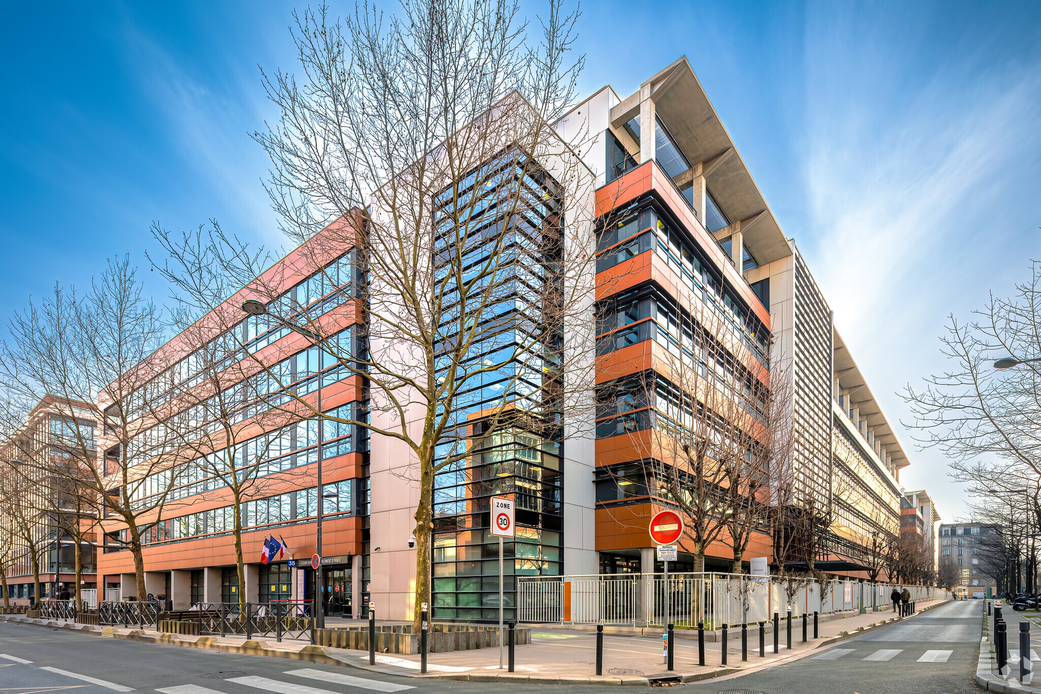 3-15 Rue Henri Rol Tanguy, Montreuil for lease Primary Photo- Image 1 of 5