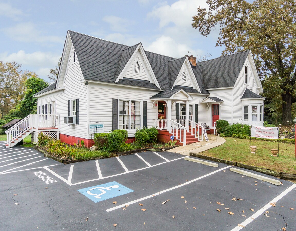 6720 S Sweetwater Rd, Lithia Springs, GA 30122