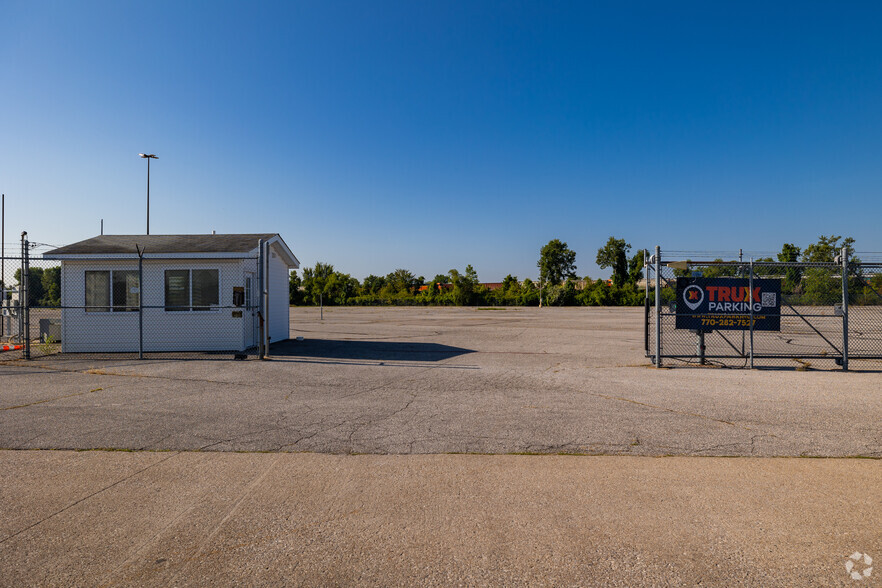 4300 Church Rd, Centreville, IL for lease - Building Photo - Image 1 of 21