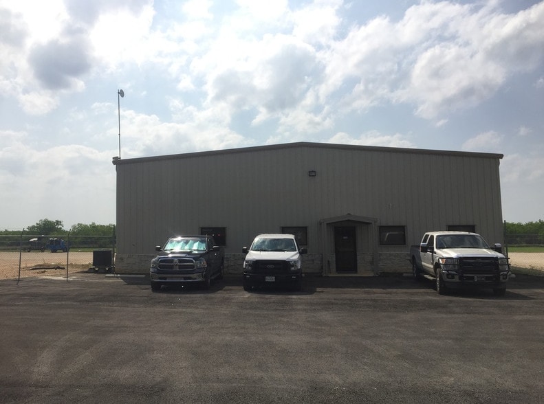 5030 E Highway 97, Pleasanton, TX for sale - Primary Photo - Image 1 of 1