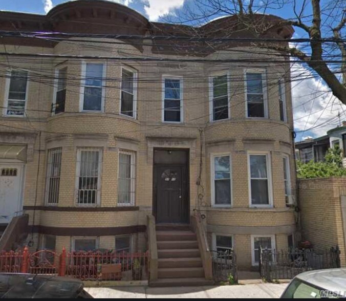 9712 80th St, Ozone Park, NY for sale - Primary Photo - Image 1 of 1
