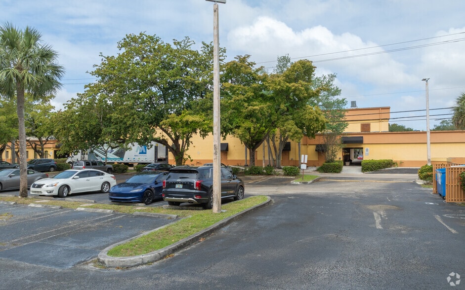1809-1879 N University Dr, Coral Springs, FL for lease - Building Photo - Image 2 of 12