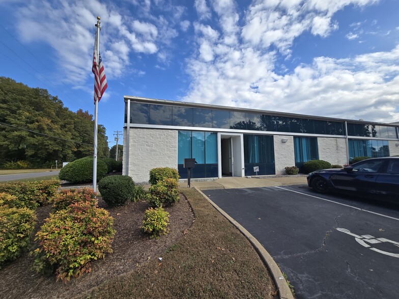 805 Live Oak Dr, Chesapeake, VA for lease - Primary Photo - Image 1 of 12