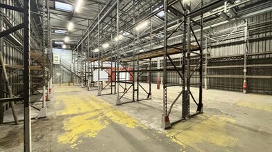 2 Rue Des Osiers, Coignieres for lease Interior Photo- Image 2 of 8