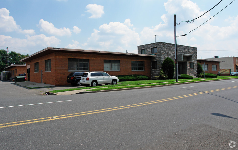 37 Midland Ave, Elmwood Park, NJ for lease - Building Photo - Image 1 of 10