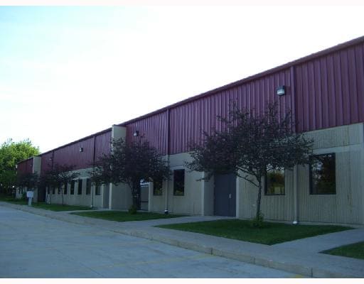 760 Kacena Dr, Hiawatha, IA for lease - Primary Photo - Image 1 of 22