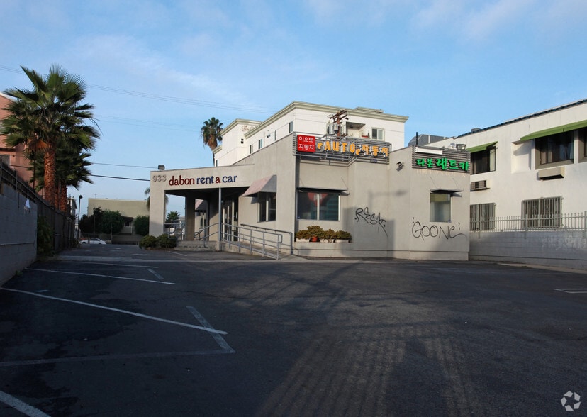 933 S Western Ave, Los Angeles, CA for lease - Primary Photo - Image 1 of 10
