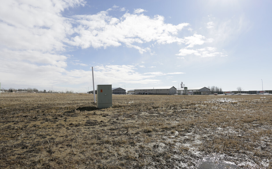 109 Canal Ave, Strathmore, AB for sale - Primary Photo - Image 1 of 3