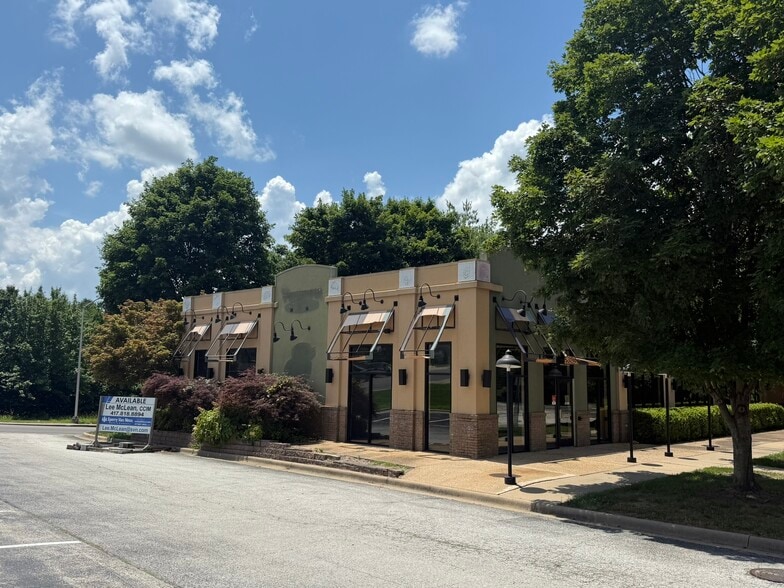 2407 Green Mountain Dr, Branson, MO for sale - Building Photo - Image 2 of 17