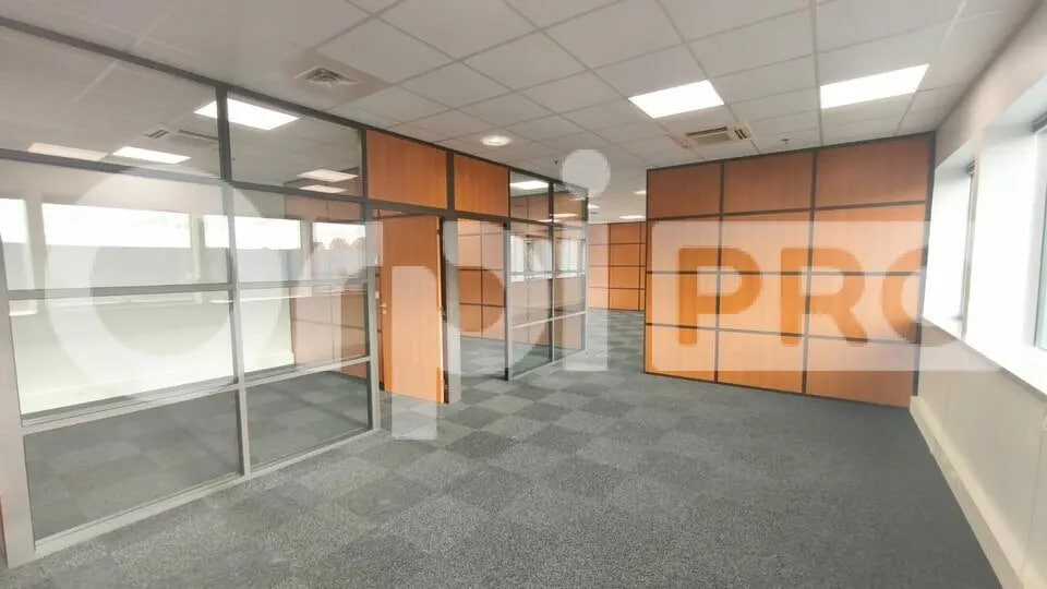 Industrial in Les Ulis for lease - Interior Photo - Image 3 of 5