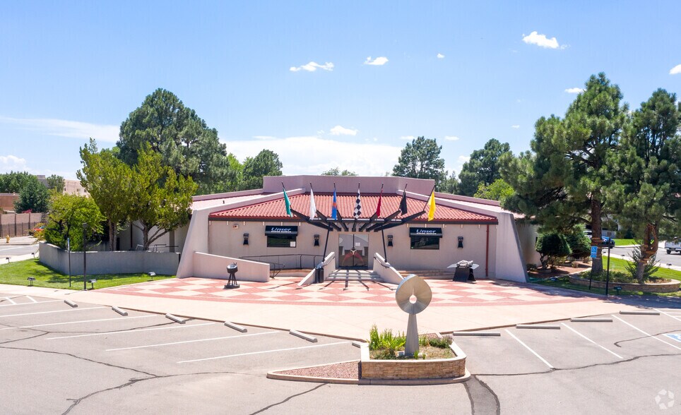 1776 Montano Rd NW, Los Ranchos, NM 87107