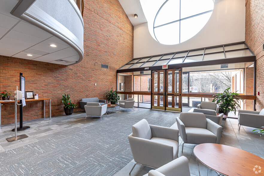 22 Waterville Rd, Avon, CT for lease - Lobby - Image 2 of 5