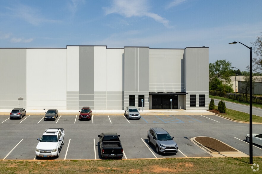 915 Victor Hill Rd, Greer, SC for sale - Building Photo - Image 3 of 9