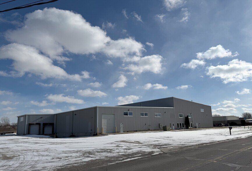 1304 Wohlert St, Angola, IN for sale - Building Photo - Image 1 of 1