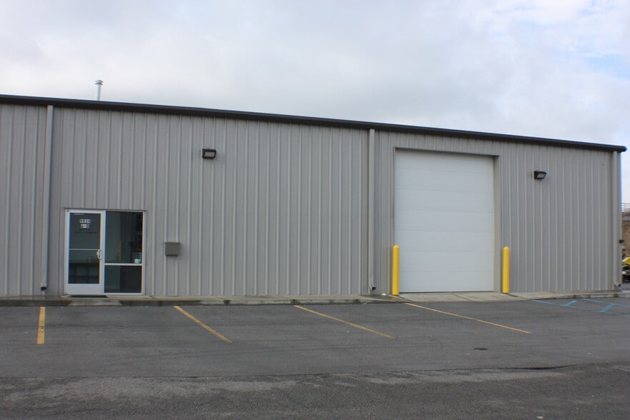 9934 Express Dr, Highland, IN for lease - Building Photo - Image 2 of 6