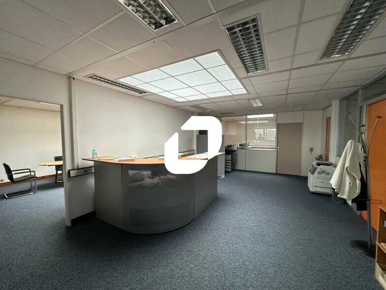 9 Rue Saint Vincent, Saint-Germain-en-Laye for sale - Interior Photo - Image 2 of 17