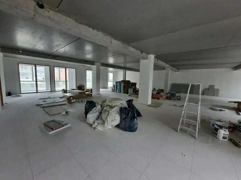 Office in Rouen for lease - Interior Photo - Image 3 of 11