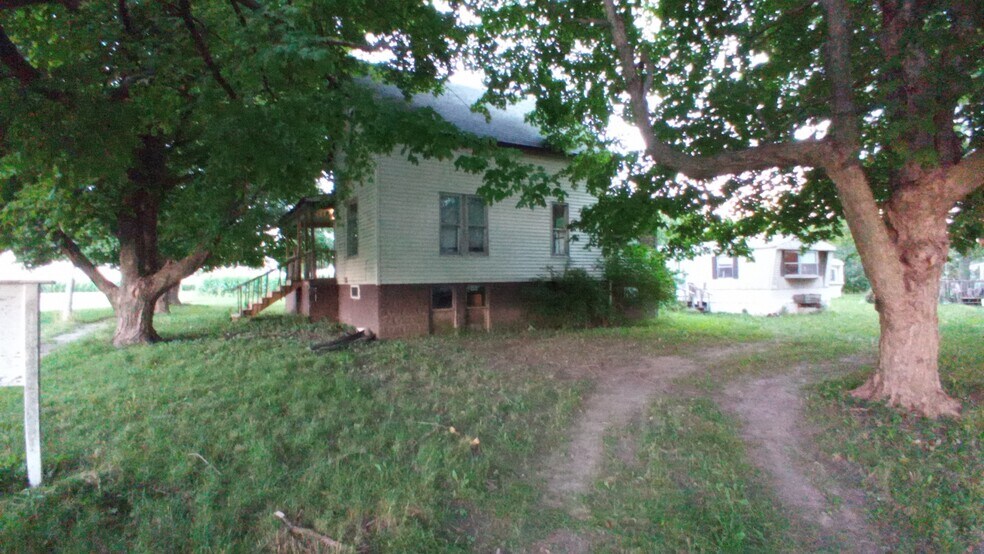 224 N Poplar St, Ludlow, IL 60949