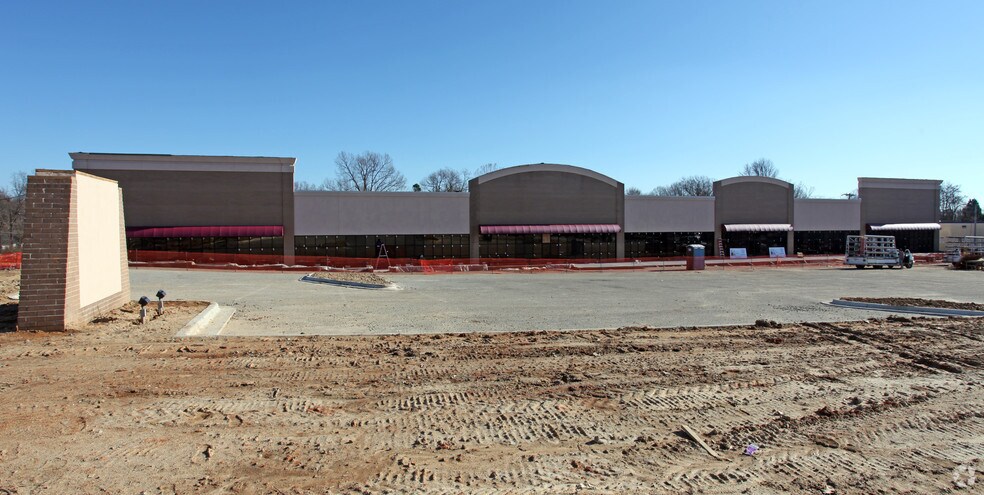 2703 W Gate City Blvd, Greensboro, NC for lease - Building Photo - Image 3 of 3