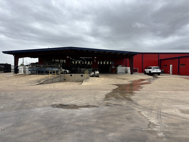 205 Mustang Cv, Taylor, TX for sale - Building Photo - Image 3 of 11