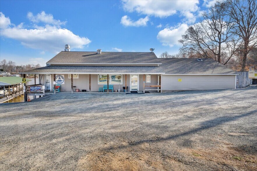 2200 Old Salem School Rd, Union Hall, VA for sale - Building Photo - Image 1 of 61
