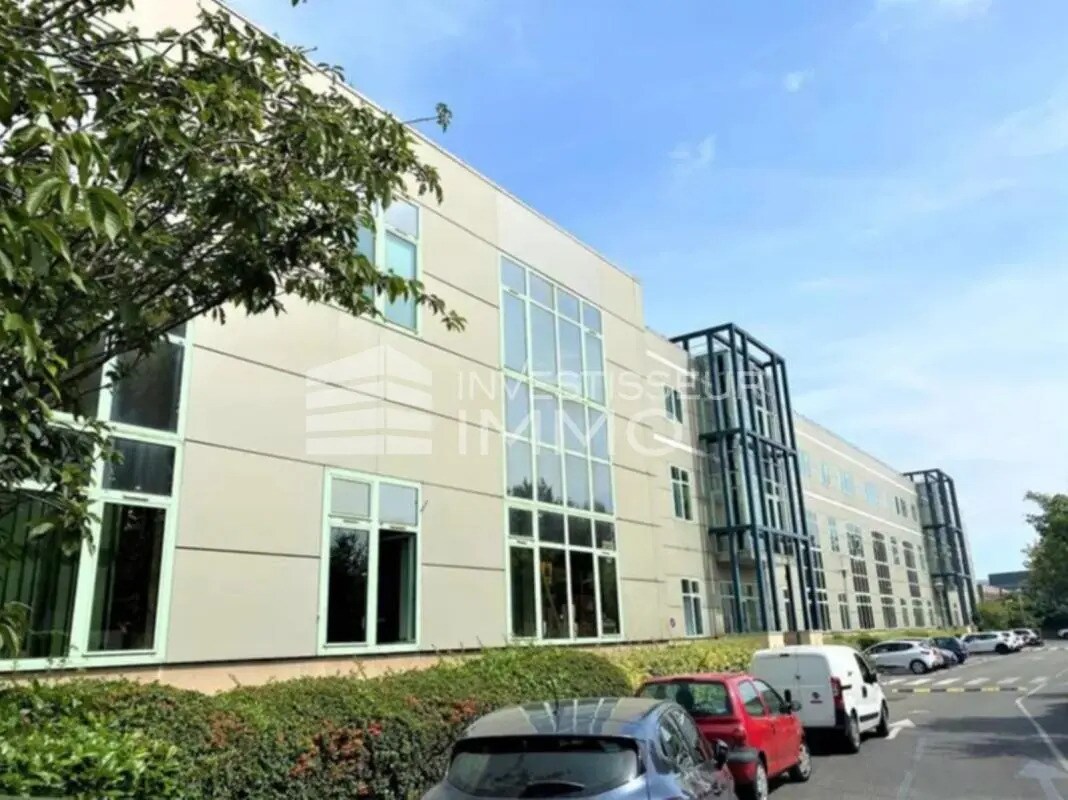 Office in Pantin for lease Building Photo- Image 1 of 8