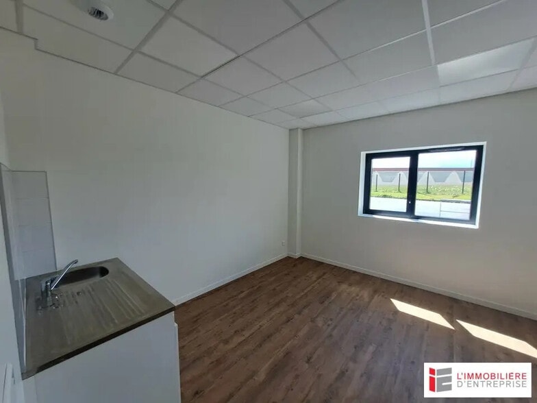 Office in Bédée for lease - Interior Photo - Image 3 of 9