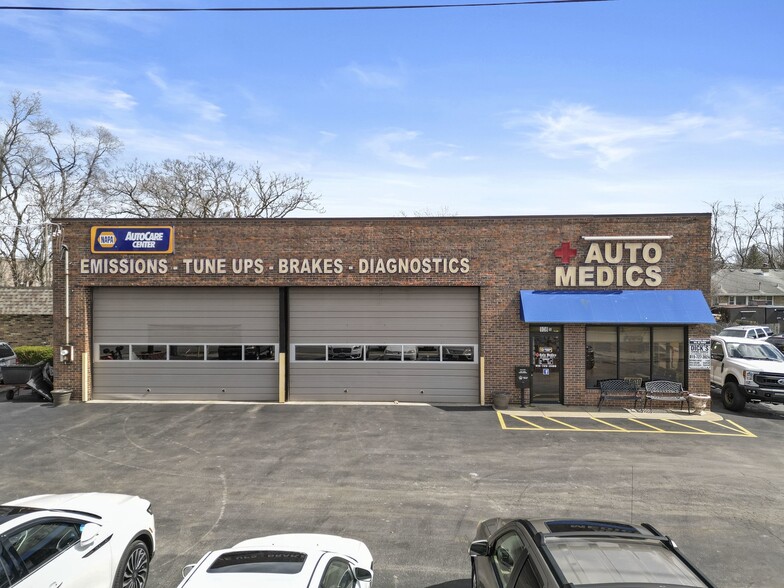 108 S Larkin Ave, Joliet, IL for sale - Primary Photo - Image 1 of 33