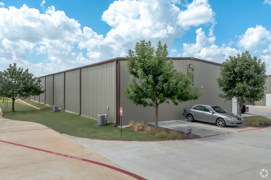 2501 Worthington Dr, Denton, TX for lease - Building Photo - Image 2 of 4