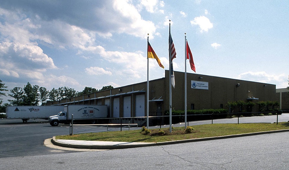 452 Plaza Dr, Atlanta, GA for lease - Building Photo - Image 3 of 4