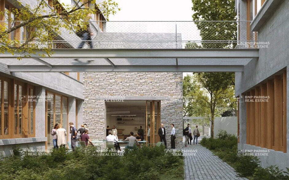 Retail in Nantes for lease - Building Photo - Image 2 of 3