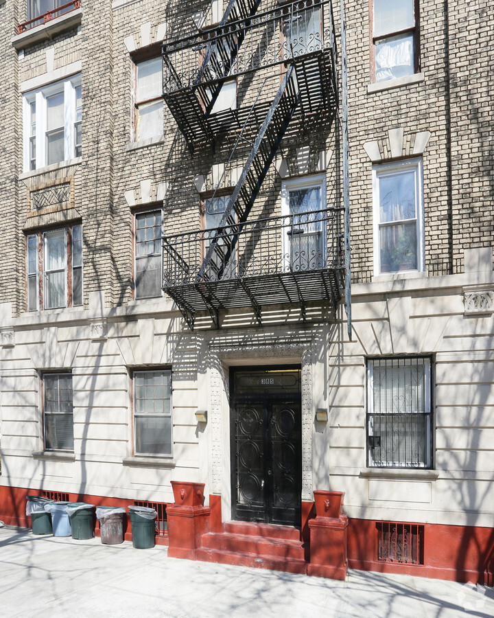 385 Monroe St, Brooklyn, NY 11221 | LoopNet