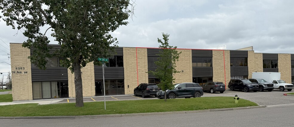 Commercial Condo Units at 4063 74 Ave SE portfolio of 2 properties for sale on LoopNet.com - Building Photo - Image 1 of 23