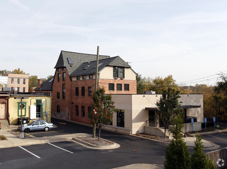 11 W Michigan Ave, Ypsilanti, MI for lease - Building Photo - Image 2 of 6