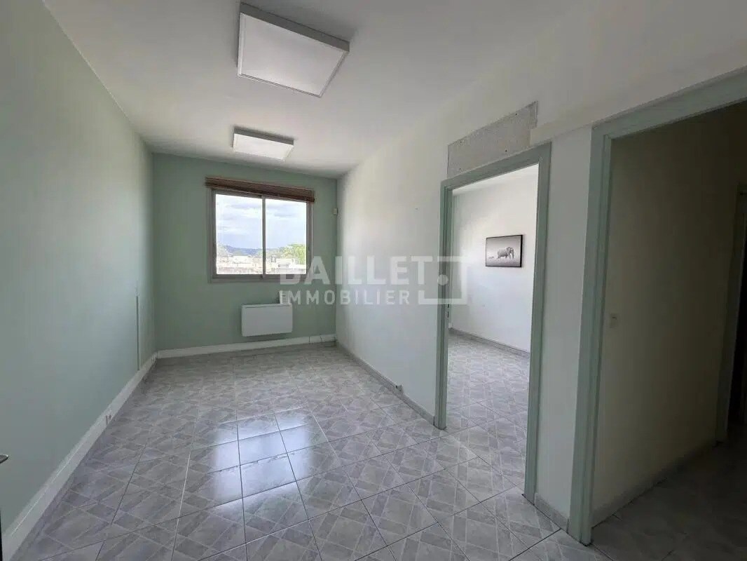 Office in Tourrettes for sale Interior Photo- Image 1 of 9