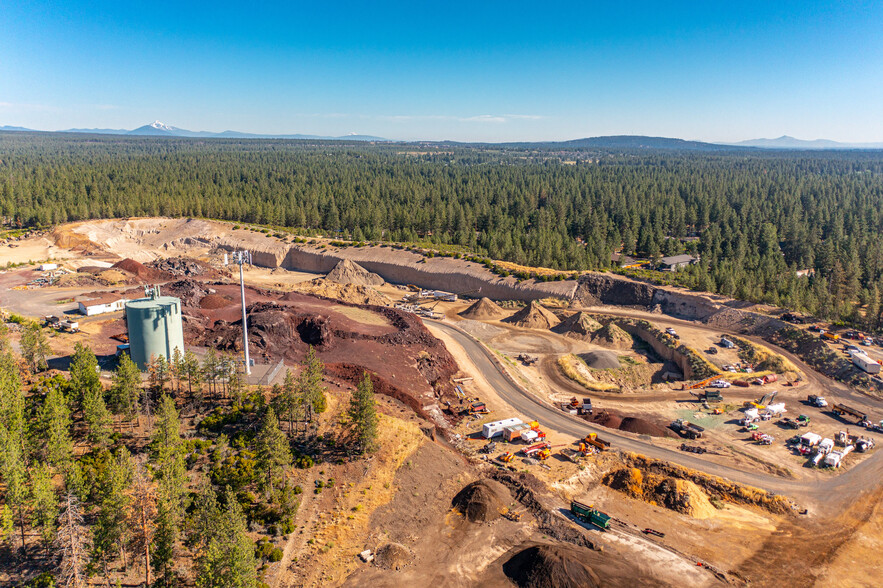 60005 Cinder Butte Rd, Bend, OR for sale - Building Photo - Image 3 of 18