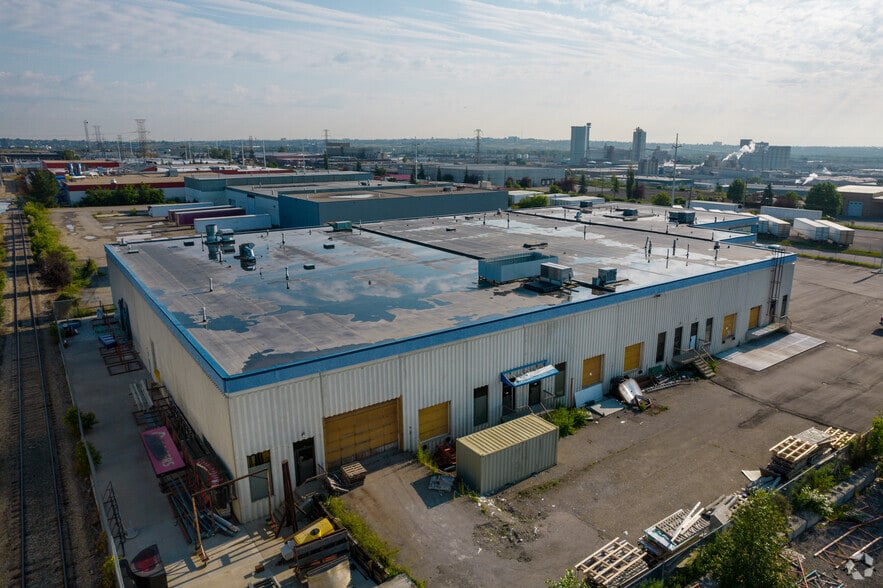 4029 SE 11 St, Calgary, AB for lease - Building Photo - Image 2 of 5