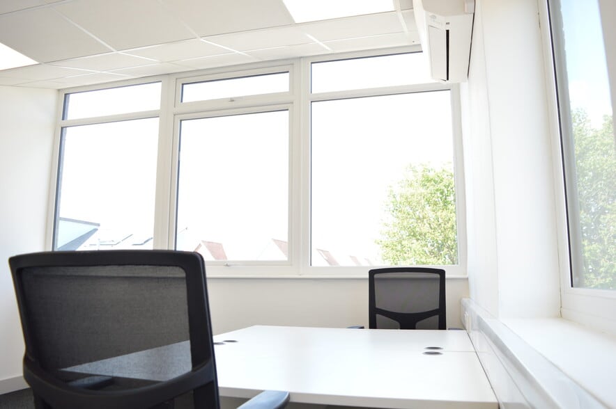 Arcany Rd, South Ockendon for lease - Interior Photo - Image 2 of 5